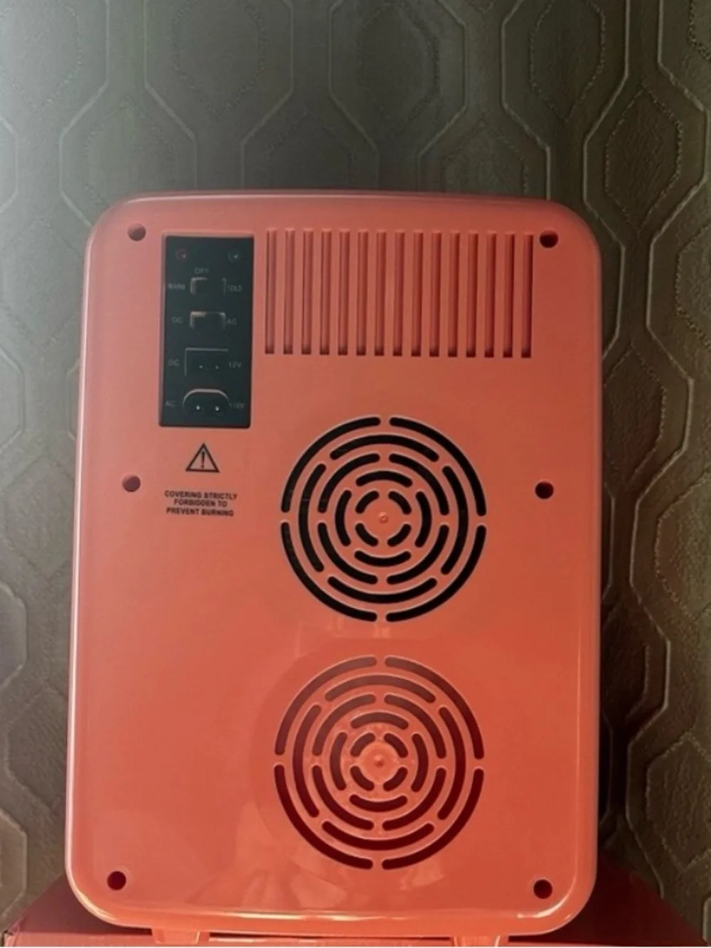 FACETORY Portable Coral Beauty Fridge with Heat and Cool Capacity New